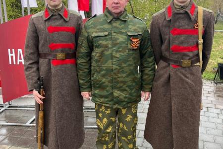 Тюменские коммунисты приняли участие в акции "Нам дороги эти позабыть нельзя!"