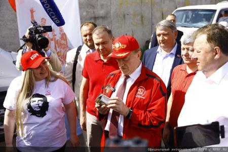 За нашу Победу! 138-й гуманитарный конвой от КПРФ ушел на Донбасс и в Курск
