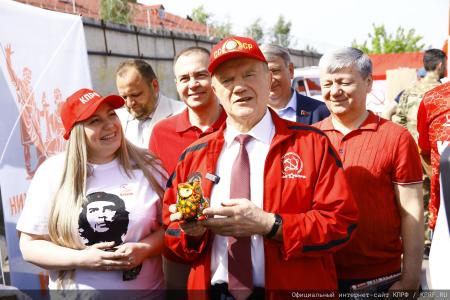 За нашу Победу! 138-й гуманитарный конвой от КПРФ ушел на Донбасс и в Курск