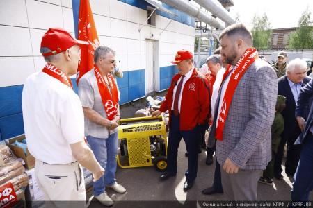 За нашу Победу! 138-й гуманитарный конвой от КПРФ ушел на Донбасс и в Курск