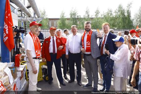 За нашу Победу! 138-й гуманитарный конвой от КПРФ ушел на Донбасс и в Курск