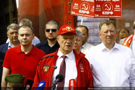 За нашу Победу! 138-й гуманитарный конвой от КПРФ ушел на Донбасс и в Курск