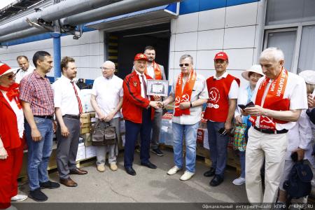 За нашу Победу! 138-й гуманитарный конвой от КПРФ ушел на Донбасс и в Курск