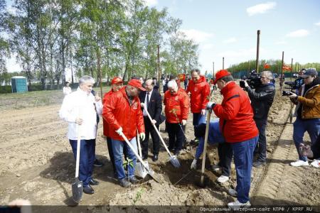 Накануне Дня Победы в Совхозе имени Ленина прошло мероприятие «Сад Победы - сад жизни»
