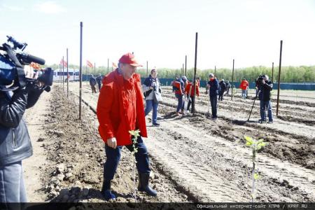 Накануне Дня Победы в Совхозе имени Ленина прошло мероприятие «Сад Победы - сад жизни»