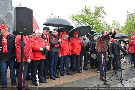 Продолжим подвиг отцов и дедов! Акция КПРФ в честь Дня международной солидарности трудящихся