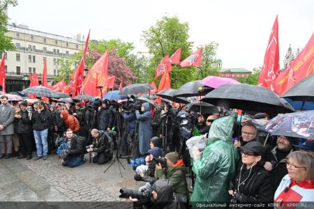 Продолжим подвиг отцов и дедов! Акция КПРФ в честь Дня международной солидарности трудящихся