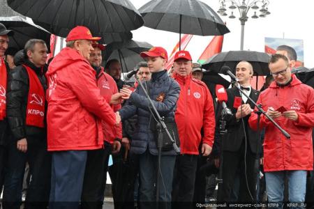 Продолжим подвиг отцов и дедов! Акция КПРФ в честь Дня международной солидарности трудящихся
