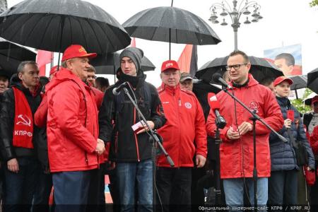 Продолжим подвиг отцов и дедов! Акция КПРФ в честь Дня международной солидарности трудящихся