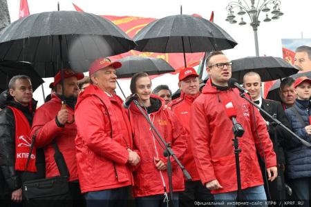 Продолжим подвиг отцов и дедов! Акция КПРФ в честь Дня международной солидарности трудящихся