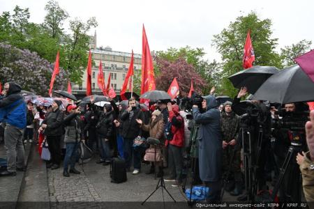 Продолжим подвиг отцов и дедов! Акция КПРФ в честь Дня международной солидарности трудящихся