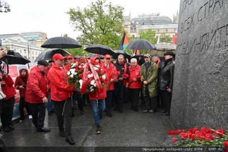 Продолжим подвиг отцов и дедов! Акция КПРФ в честь Дня международной солидарности трудящихся