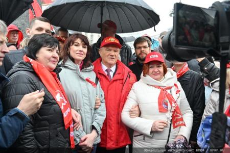 Продолжим подвиг отцов и дедов! Акция КПРФ в честь Дня международной солидарности трудящихся
