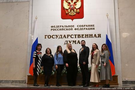 В преддверии Дня Победы Г.А. Зюганов наградил памятными медалями педагогов