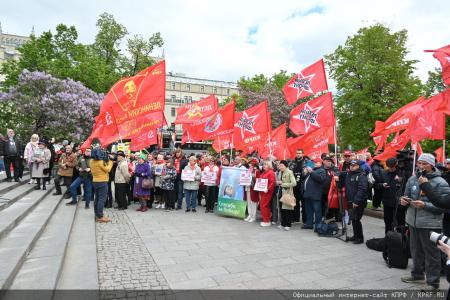 Слава советскому народу-победителю! Репортаж с московской встречи депутатов КПРФ с избирателями в преддверии Дня Победы