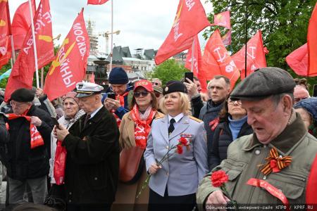 Слава советскому народу-победителю! Репортаж с московской встречи депутатов КПРФ с избирателями в преддверии Дня Победы