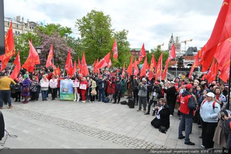 Слава советскому народу-победителю! Репортаж с московской встречи депутатов КПРФ с избирателями в преддверии Дня Победы