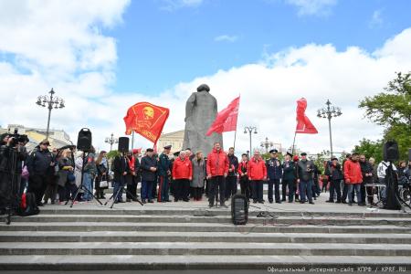 Слава советскому народу-победителю! Репортаж с московской встречи депутатов КПРФ с избирателями в преддверии Дня Победы
