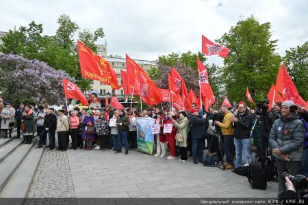Слава советскому народу-победителю! Репортаж с московской встречи депутатов КПРФ с избирателями в преддверии Дня Победы