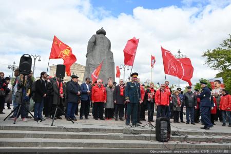 Слава советскому народу-победителю! Репортаж с московской встречи депутатов КПРФ с избирателями в преддверии Дня Победы