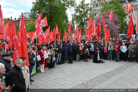 Слава советскому народу-победителю! Репортаж с московской встречи депутатов КПРФ с избирателями в преддверии Дня Победы