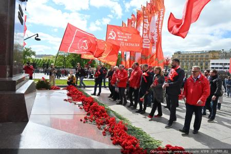 Слава советскому народу-победителю! Репортаж с московской встречи депутатов КПРФ с избирателями в преддверии Дня Победы
