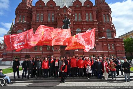 Слава советскому народу-победителю! Репортаж с московской встречи депутатов КПРФ с избирателями в преддверии Дня Победы