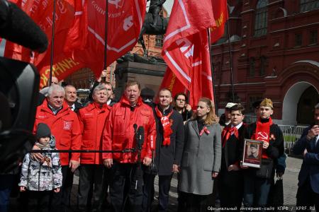 Слава советскому народу-победителю! Репортаж с московской встречи депутатов КПРФ с избирателями в преддверии Дня Победы