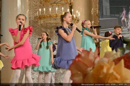 КПРФ провела праздничный концерт, посвященный Дню Ленинской Пионерии и 100-летию детской здравницы «Артек»