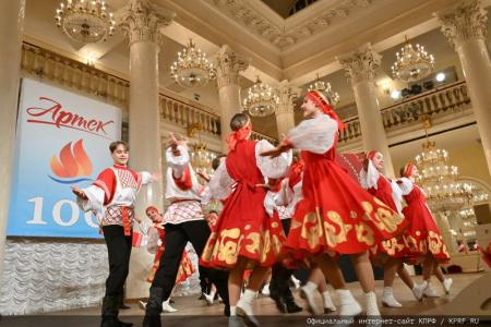 КПРФ провела праздничный концерт, посвященный Дню Ленинской Пионерии и 100-летию детской здравницы «Артек»