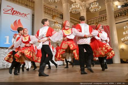КПРФ провела праздничный концерт, посвященный Дню Ленинской Пионерии и 100-летию детской здравницы «Артек»