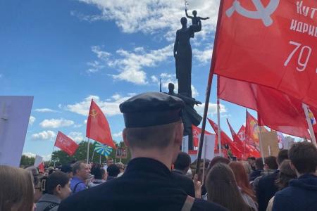 Полутысячным сталинским маршем прошлись по городу пензенцы