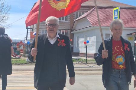 Томские коммунисты приняли участие в шествии в честь Дня Победы