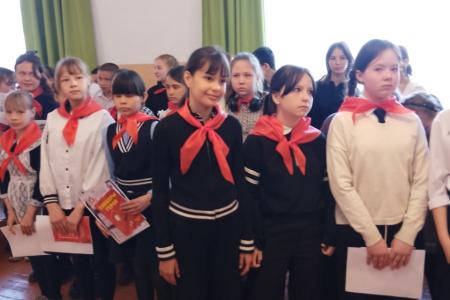 Забайкалье. Нерчинские школьники вступили в ряды пионеров