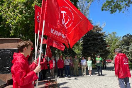 На героической земле Крыма коммунисты и комсомольцы приняли участников автопробега в рамках международного проекта "Содружество" Беларусь – Россия