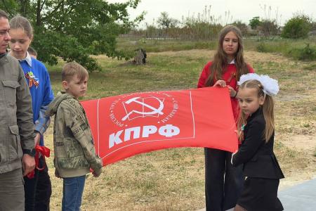 В селе Новософиевка Херсонской области жители собственными силами восстановили памятник Владимиру Ильичу Ленину