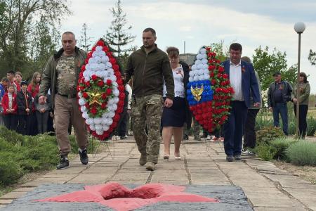 В селе Новософиевка Херсонской области жители собственными силами восстановили памятник Владимиру Ильичу Ленину
