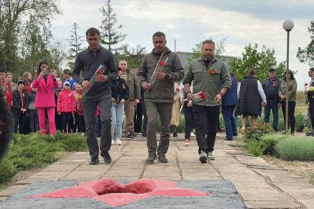 В селе Новософиевка Херсонской области жители собственными силами восстановили памятник Владимиру Ильичу Ленину