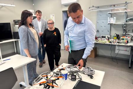 Член ЦК КПРФ, сенатор Российской Федерации Айрат Гибатдинов посетил зону проведения специальной военной операции