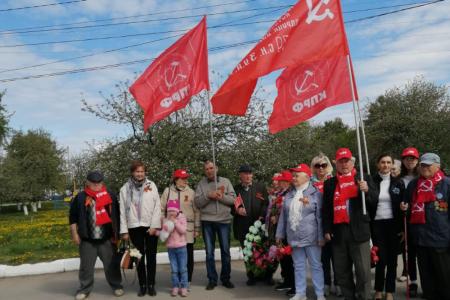 Рязанские коммунисты отметили 80-летие Победы под красными знаменами