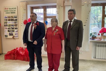 Крымские коммунисты наградили детей и узников войны