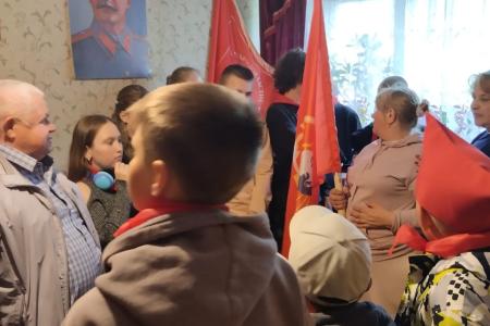 Мы поднимаем алое знамя. День пионерии в Еврейской АО