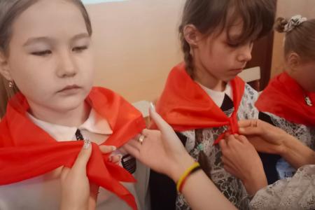Забайкалье. Нерчинские школьники вступили в ряды пионеров