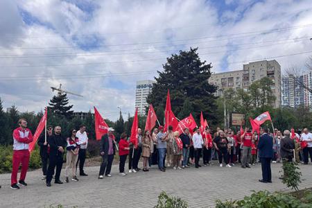 Краснознамённым автопробегом отметили в Ростове-на-Дону 80-ю годовщину Великой Победы
