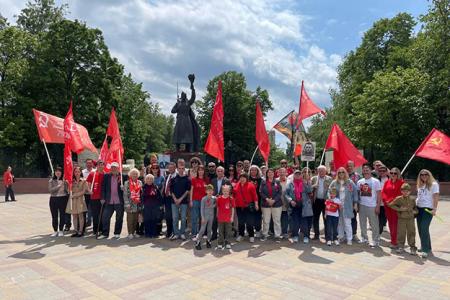Краснознамённым автопробегом отметили в Ростове-на-Дону 80-ю годовщину Великой Победы