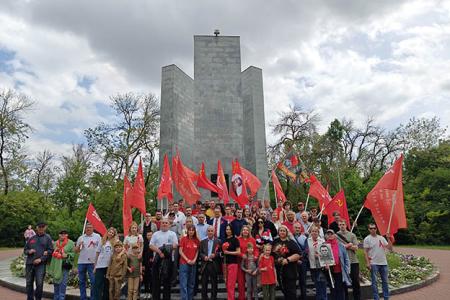 Краснознамённым автопробегом отметили в Ростове-на-Дону 80-ю годовщину Великой Победы
