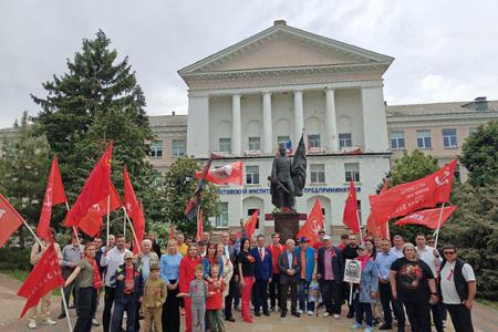 Краснознамённым автопробегом отметили в Ростове-на-Дону 80-ю годовщину Великой Победы