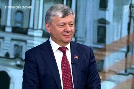 Дмитрий Новиков на Первом канале: “Считаю Трампа с его антикоммунизмом своим идеологическим противником”