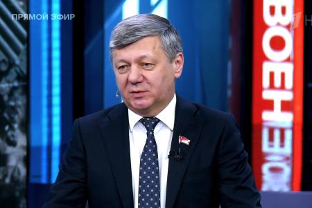 Дмитрий Новиков на Первом канале выразил неприятие практики драпировки Мавзолея Ленина в преддверии Дня Победы