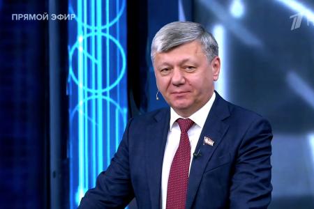Дмитрий Новиков на Первом канале: “Считаю Трампа с его антикоммунизмом своим идеологическим противником”